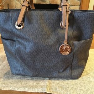 Michael Kors Jet Set Signature large tote